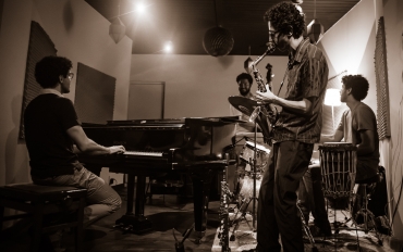 Leandro Cabral Trio + Cásio Ferreira | Casa do Núcleo | Panorama da Música em São Paulo